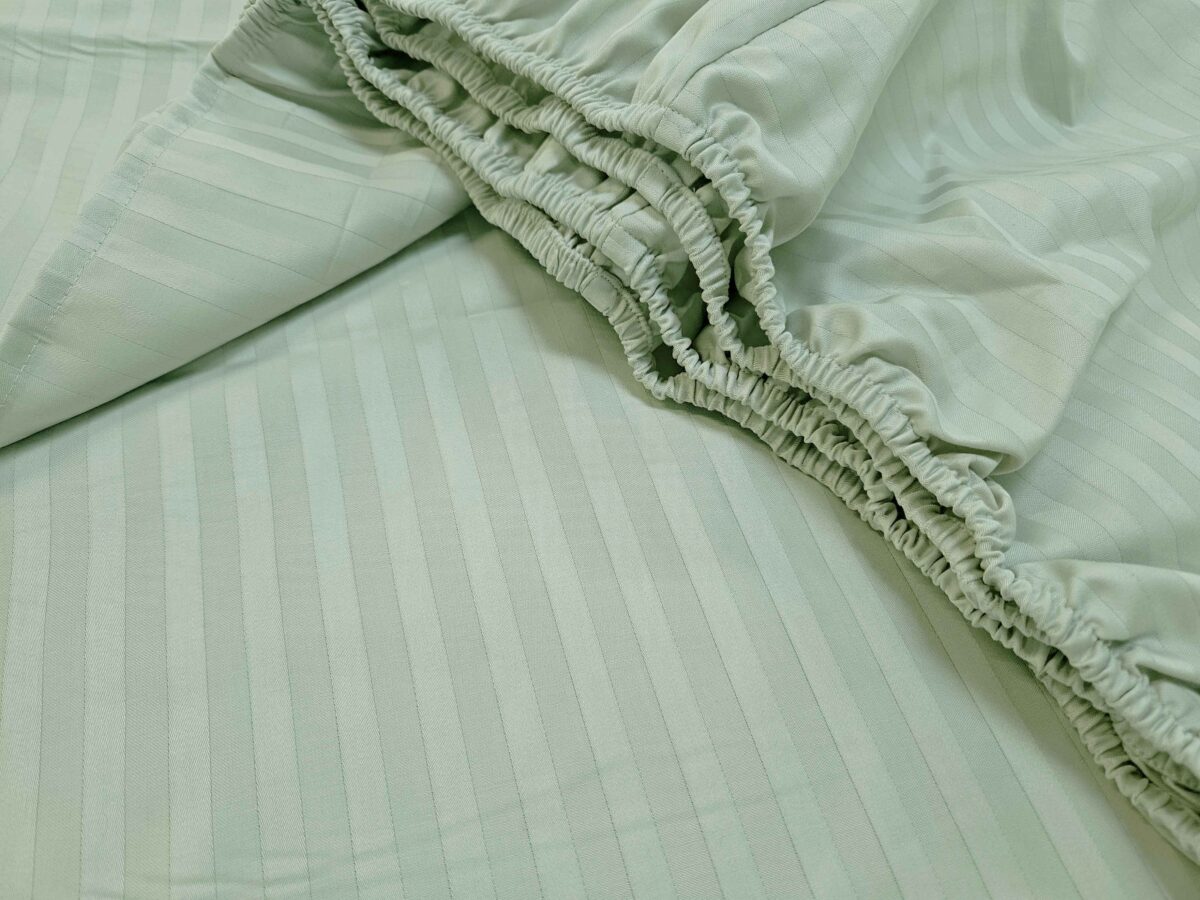 Pilkšvai mėtinis juostuotas satinas 04