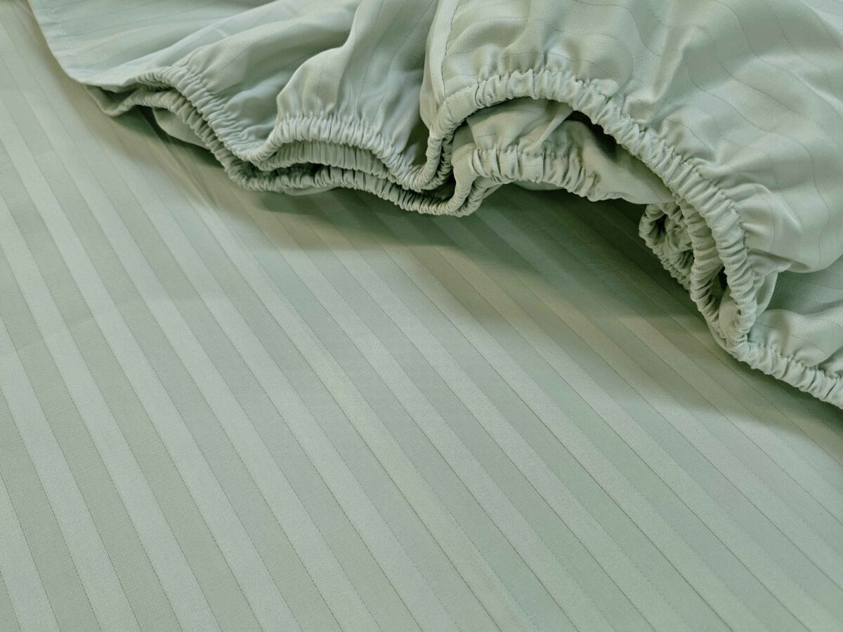 Pilkšvai mėtinis juostuotas satinas 05