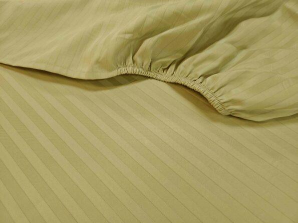 „Alyvuogių eilės“ juostuoto satino paklodė su guma